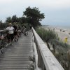 Ścieżka rowerowa wiedzie wzdłuż plaży 