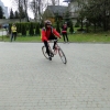 Piotrek testuje rower tubylca 