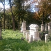 Zabytkowy cmentarz z XIX-wiecznymi nagrobkami 